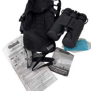 BUSHNELL BANNER 10 X 42 BINOCULAR 305ft FEILD OF VIEW w/ CASE & STRAP